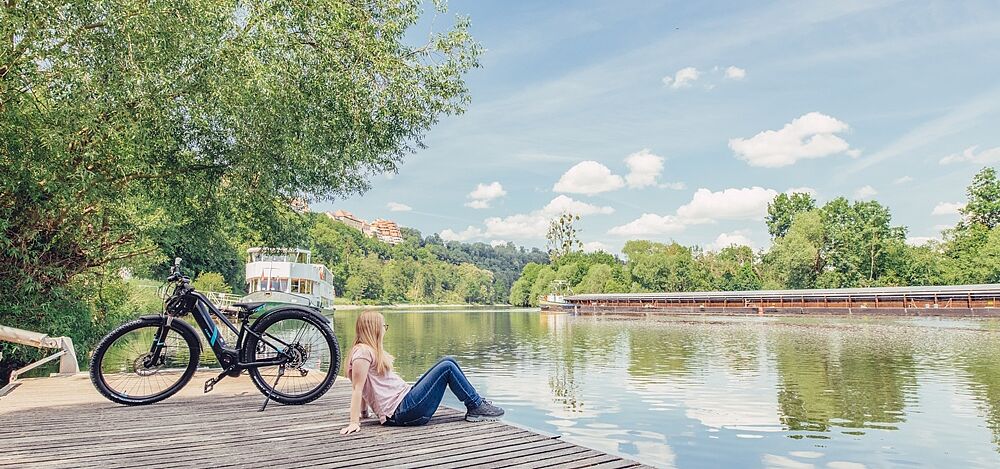 Odenwald-Madonnen-Radweg_Pause am Neckar