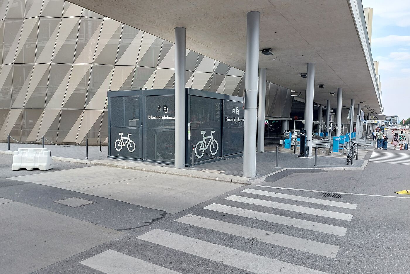 Fahrradboxen am Flughafen