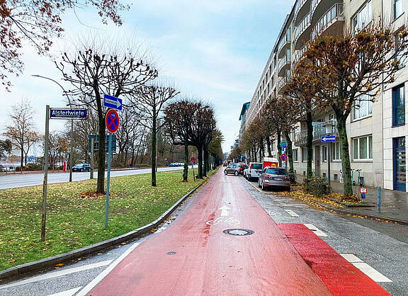 getrennte Fahrradstraße im Winter