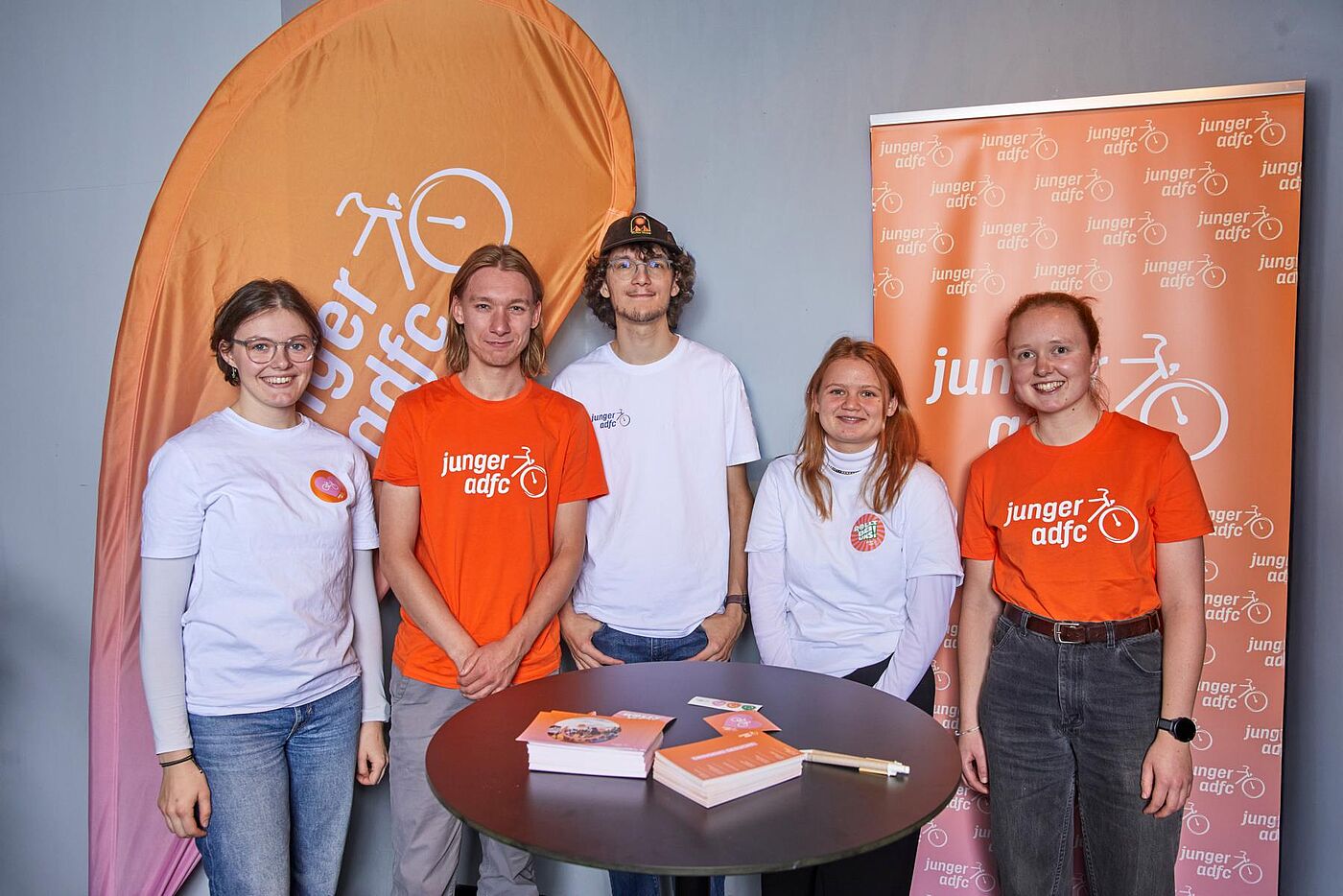45. ADFC-Bundeshauptversammlung 2025 Gruppenfoto des Bundesjugendvorstand des Jungen ADFC.